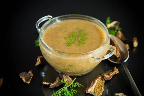 Горячий Домашний Овощной Вегетарианский Суп Сушеными Грибами Стеклянной Миске Черном — стоковое фото