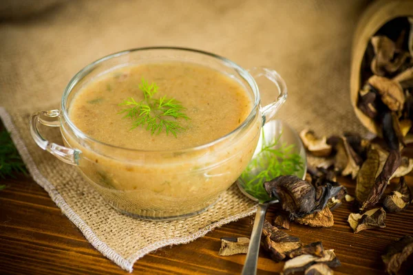 Heiße Hausgemachte Vegetarische Gemüsesuppe Mit Getrockneten Pilzen Einer Glasschüssel Auf — Stockfoto