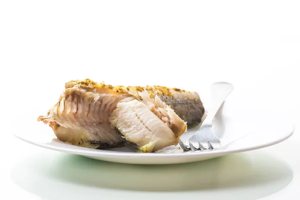 Ryby Pieczone Piekarniku Przyprawami Przyprawy Izolowane Białym Tle — Zdjęcie stockowe