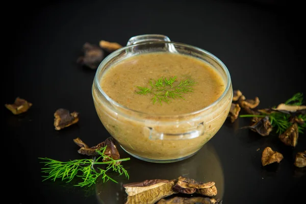 Varm Hemlagad Vegetabilisk Vegetarisk Soppa Med Torkade Svampar Glasskål Svart — Stockfoto