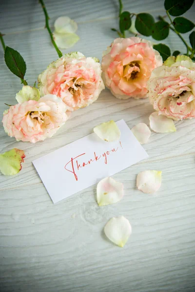 Bouquet of beautiful orange roses on table — Stock Photo, Image