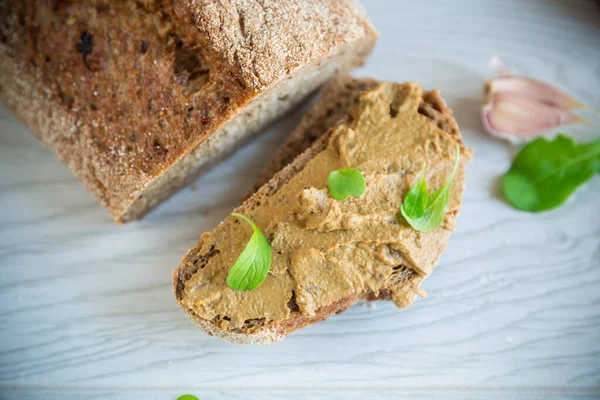 Homemade liver pate with bread on a wooden table — Stock Photo, Image