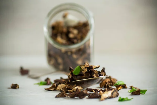 Champignons Comestibles Forêt Séchée Sur Une Table Bois Clair — Photo