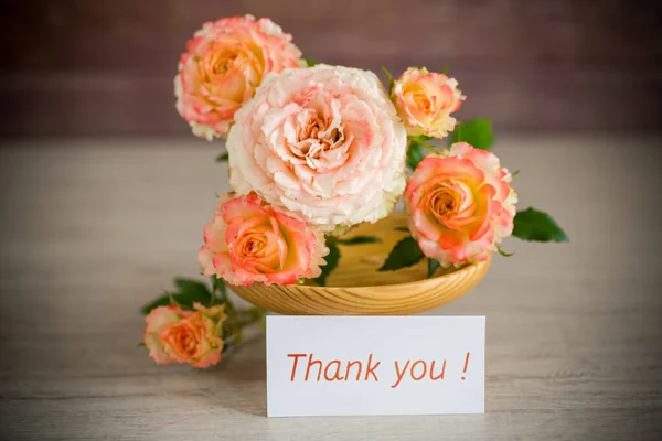 Bouquet of beautiful orange roses on table — Stock Photo, Image