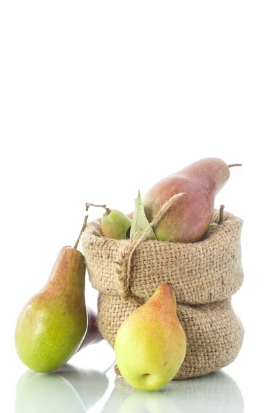 Peras en la cesta —  Fotos de Stock
