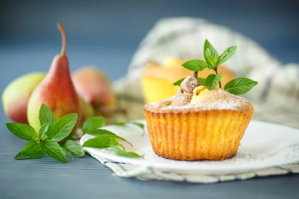 Muffins met peer — Stockfoto