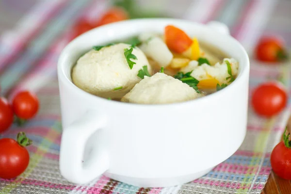 Sopa de legumes com almôndegas — Fotografia de Stock