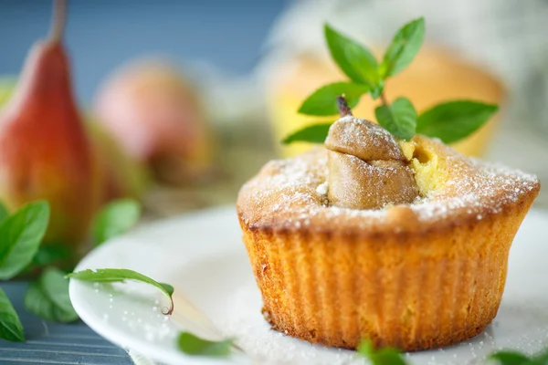 Muffins met peer — Stockfoto