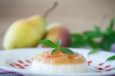 süt tatlı panna cotta