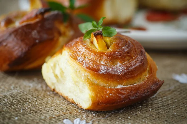 Twisted sweet buns with apple — Stock Photo, Image