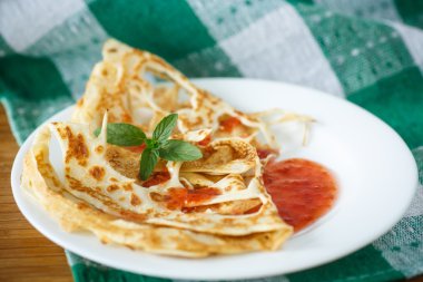 reçel ile hassas krep