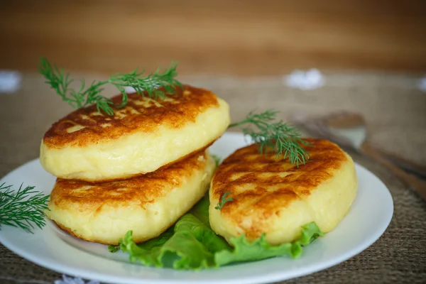 Картофельные торты с мясом — стоковое фото