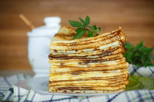 Molte frittelle sottili — Foto Stock