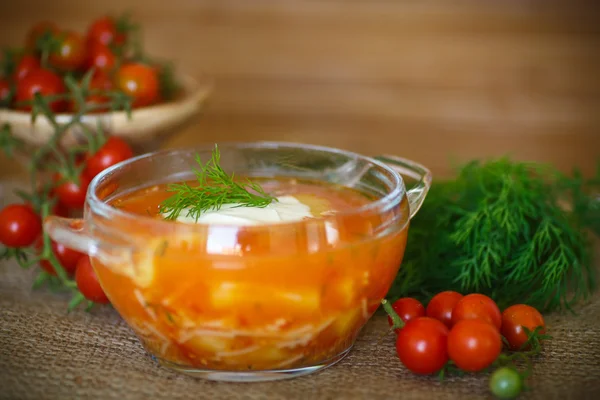 Tomatsoppa med pasta i en skål Royaltyfria Stockfoton