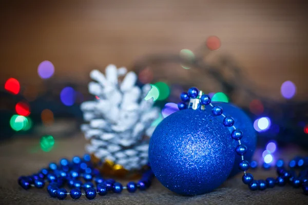 Різдвяна листівка з кульками — стокове фото