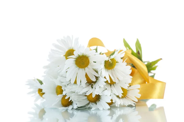 Beau bouquet de marguerites blanches — Photo