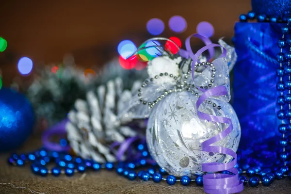 Tarjeta de Navidad con bolas — Foto de Stock