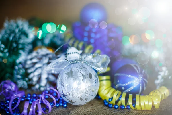 Tarjeta de Navidad con bolas — Foto de Stock