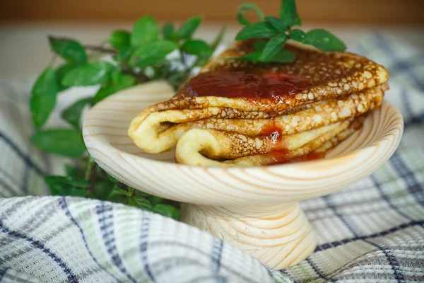 Thin sweet pancakes with jam — Stock Photo, Image