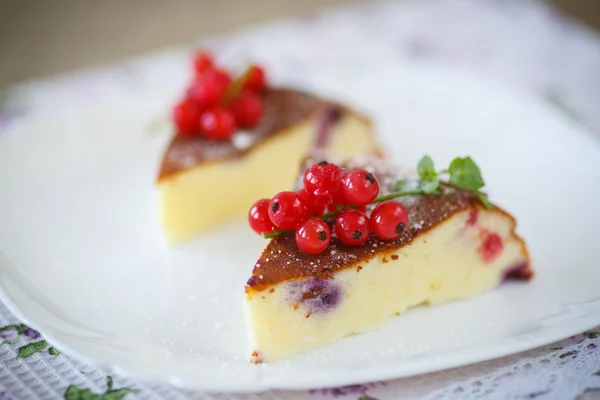 Ostmassa pudding med bär — Stockfoto