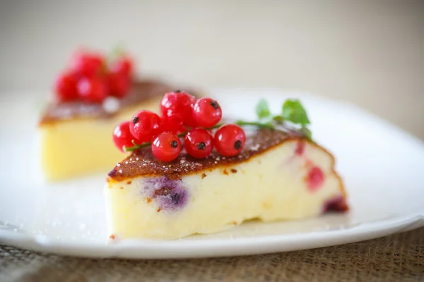 Curd pudding with berries — Stock Photo, Image