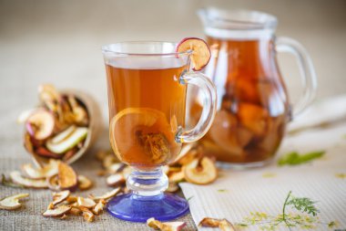 kurutulmuş meyve kompostosu