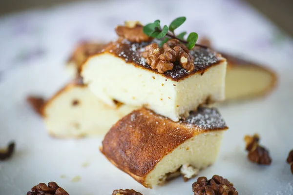 Cottage cheese casserole with walnuts — Stock Photo, Image