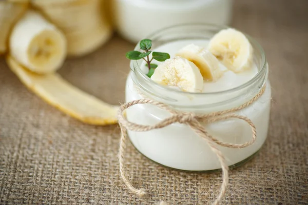 Банан йогурт — стокове фото