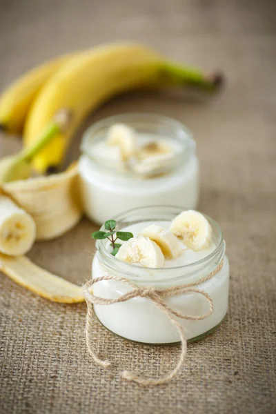 Банан йогурт — стокове фото