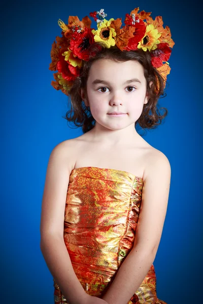 Sonbahar elbise sevimli kız — Stok fotoğraf