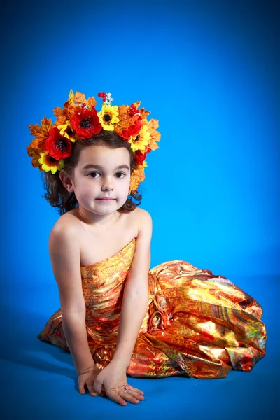 Sonbahar elbise sevimli kız — Stok fotoğraf
