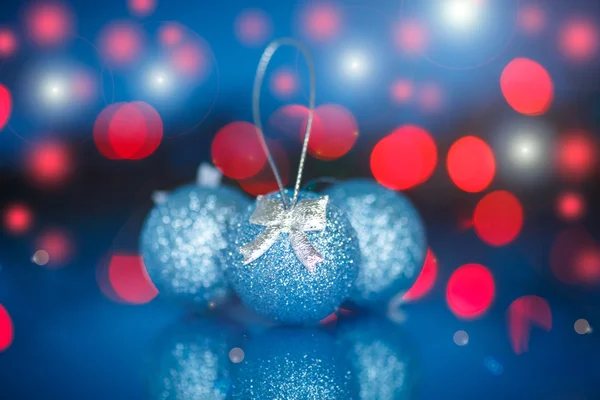 Julgransprydnader och bollar — Stockfoto