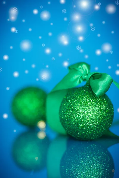 Enfeites de árvore de Natal e bolas — Fotografia de Stock