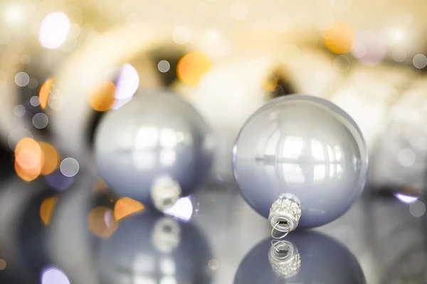 Noel ağacını süsler ve topları — Stok fotoğraf