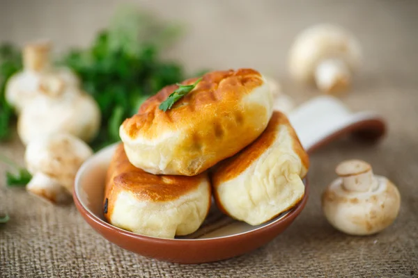 Empanadas fritas con champiñones — Foto de Stock