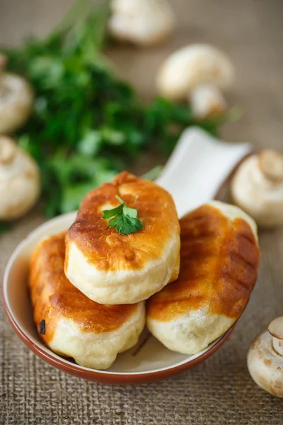 Roti goreng dengan jamur — Stok Foto