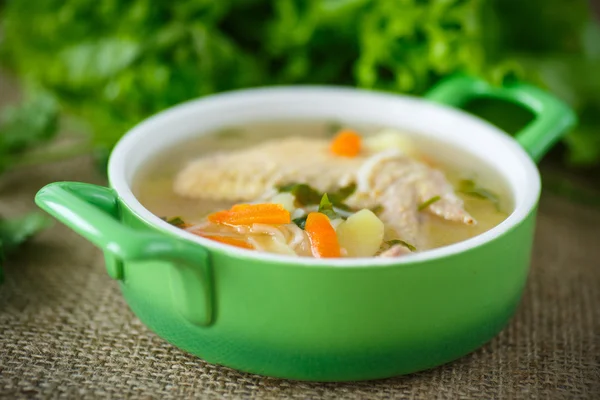 麺と鶏スープ — ストック写真