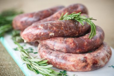 rosemary ile ev hepatik çiğ sosis