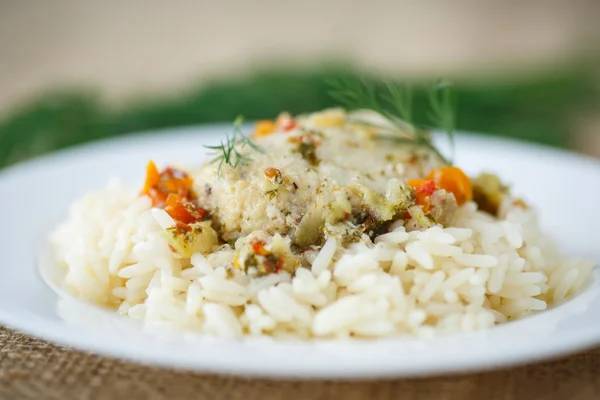 Gekookte rijst met vis ballen — Stockfoto