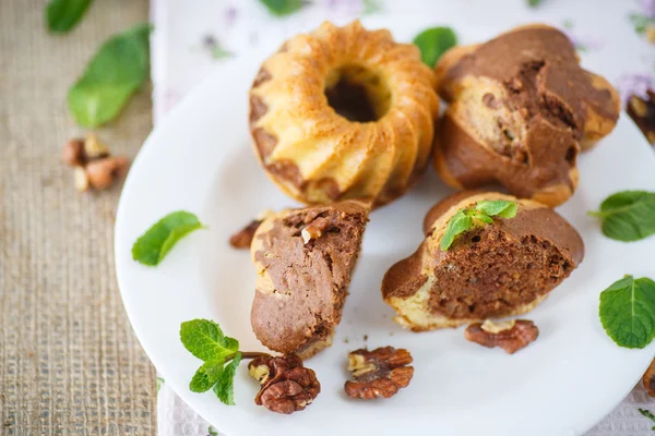 Sweet walnut muffins — Stock Photo, Image