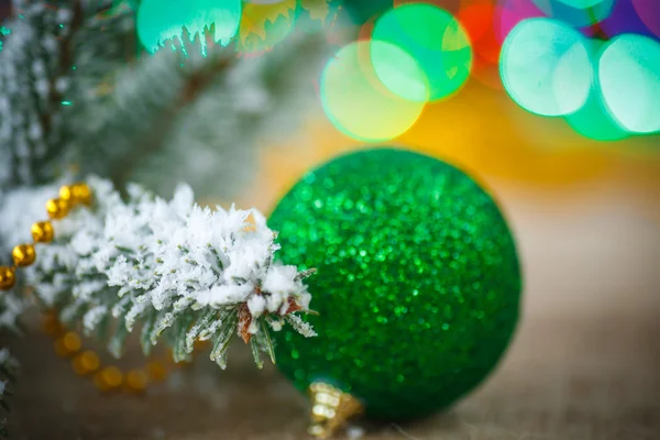 Kerstboom met ornamenten Rechtenvrije Stockafbeeldingen