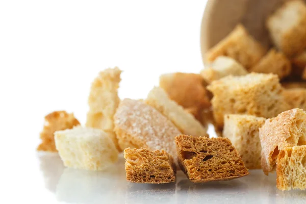 Zelfgemaakte gebakken croutons van brood — Stockfoto