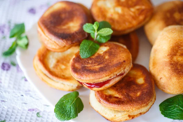 Tortas fritas con mermelada —  Fotos de Stock