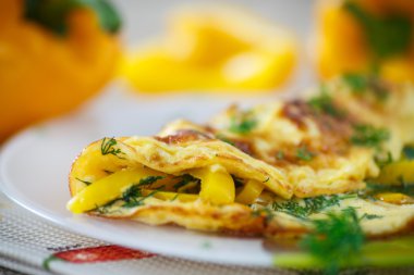 biber ve otlar ile lezzetli omlet 