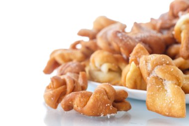 tatlı pasta derin kızarmış ve serpilir 