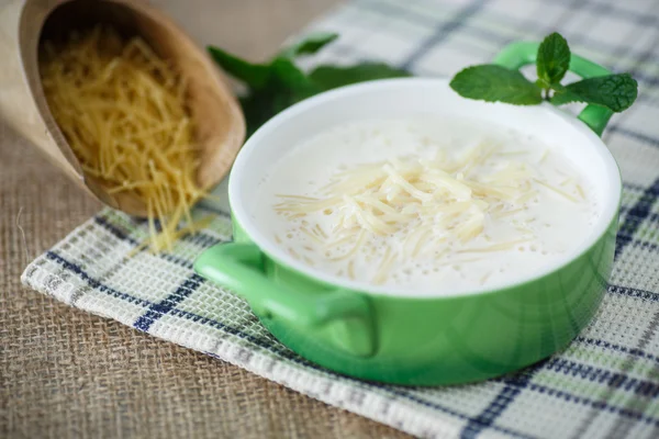 Vermicelli dulces cocidos con leche — Foto de Stock