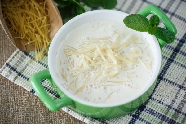 Zoete vermicelli gekookt met melk — Stockfoto