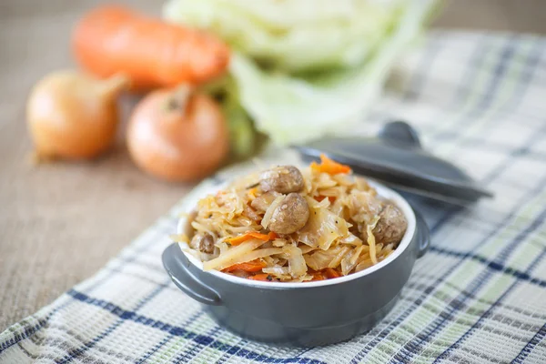 Braised cabbage with mushrooms — Stock Photo, Image