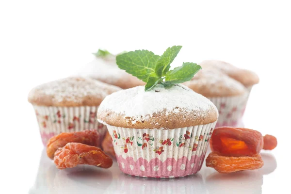 Zoete muffins met gedroogde abrikozen — Stockfoto