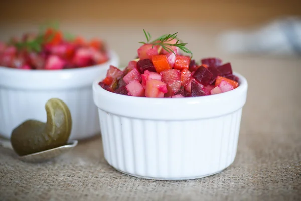 Sallad av kokta grönsaker med rödbetor — Stockfoto